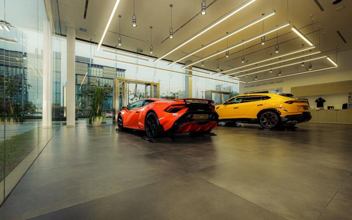 Garage showroom gloss